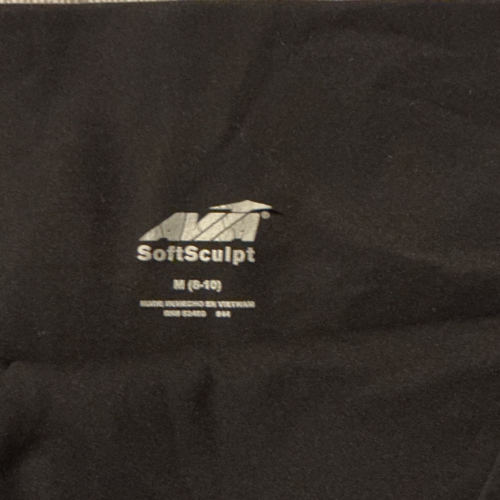 Avia Classic Black soft sculpt Women's Capris. Medium - Picture 3 of 4